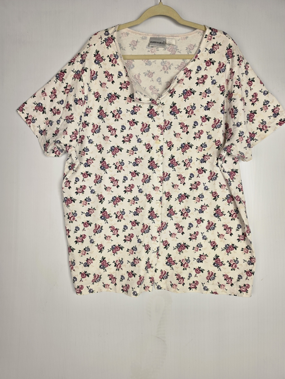 90s Vintage Fashion Bug Cream Button-Front Floral V-Neck Top with Pink Roses